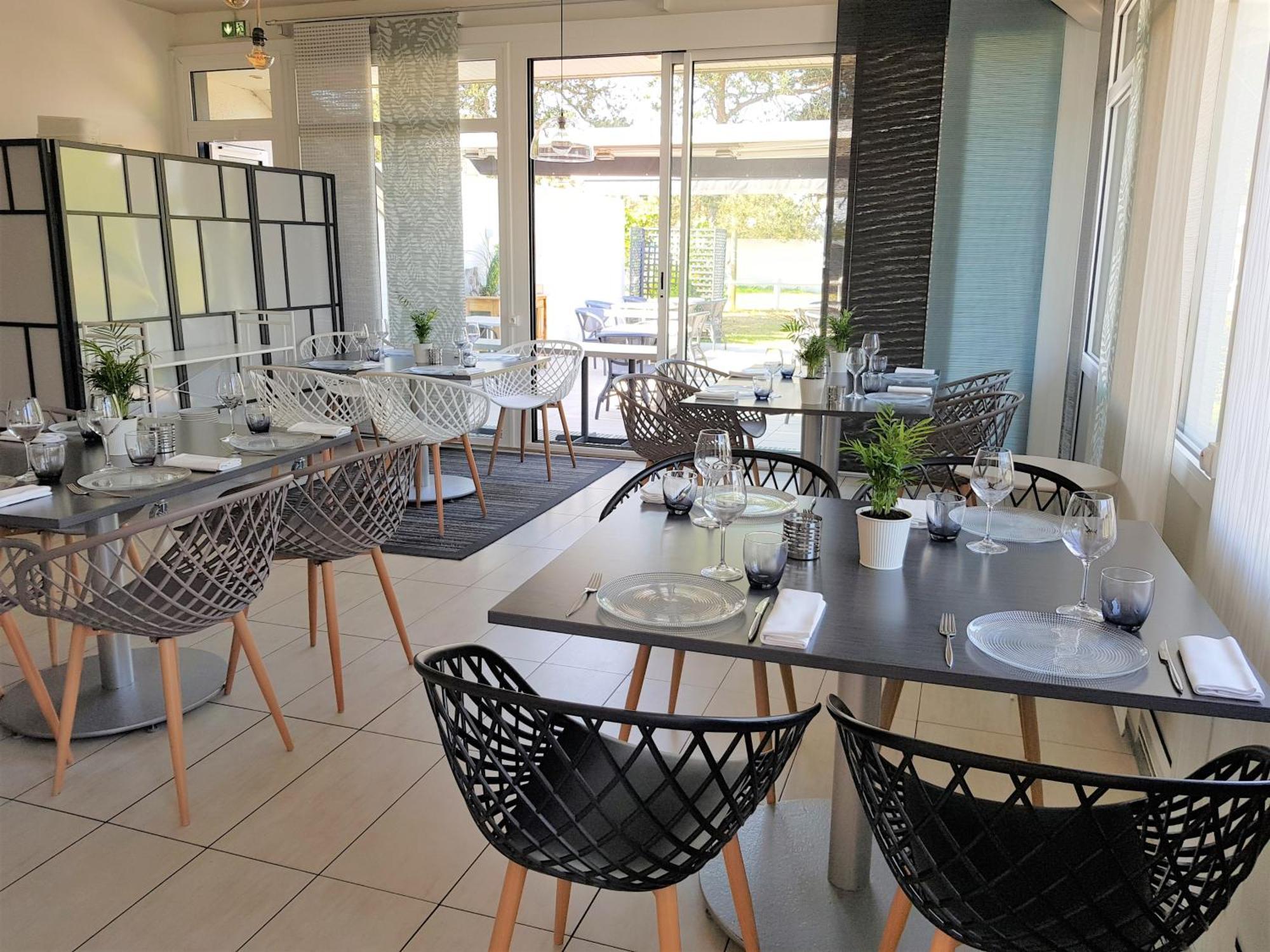 Hotel Restaurant Le Jardin Délice Saint-Victor-des-Oules Exterior foto